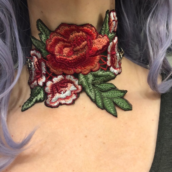 Jewelry - Rose choker